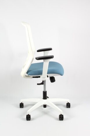 Geen Merk LF-2021525 Bureaustoel Linea Tekna White 01 L.blauw/wit Met 3D Armleuning